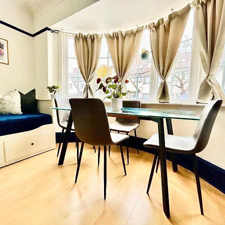 Rest Boutique Golders Green 런던 외부 사진