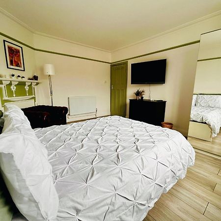 Rest Boutique Golders Green 런던 외부 사진
