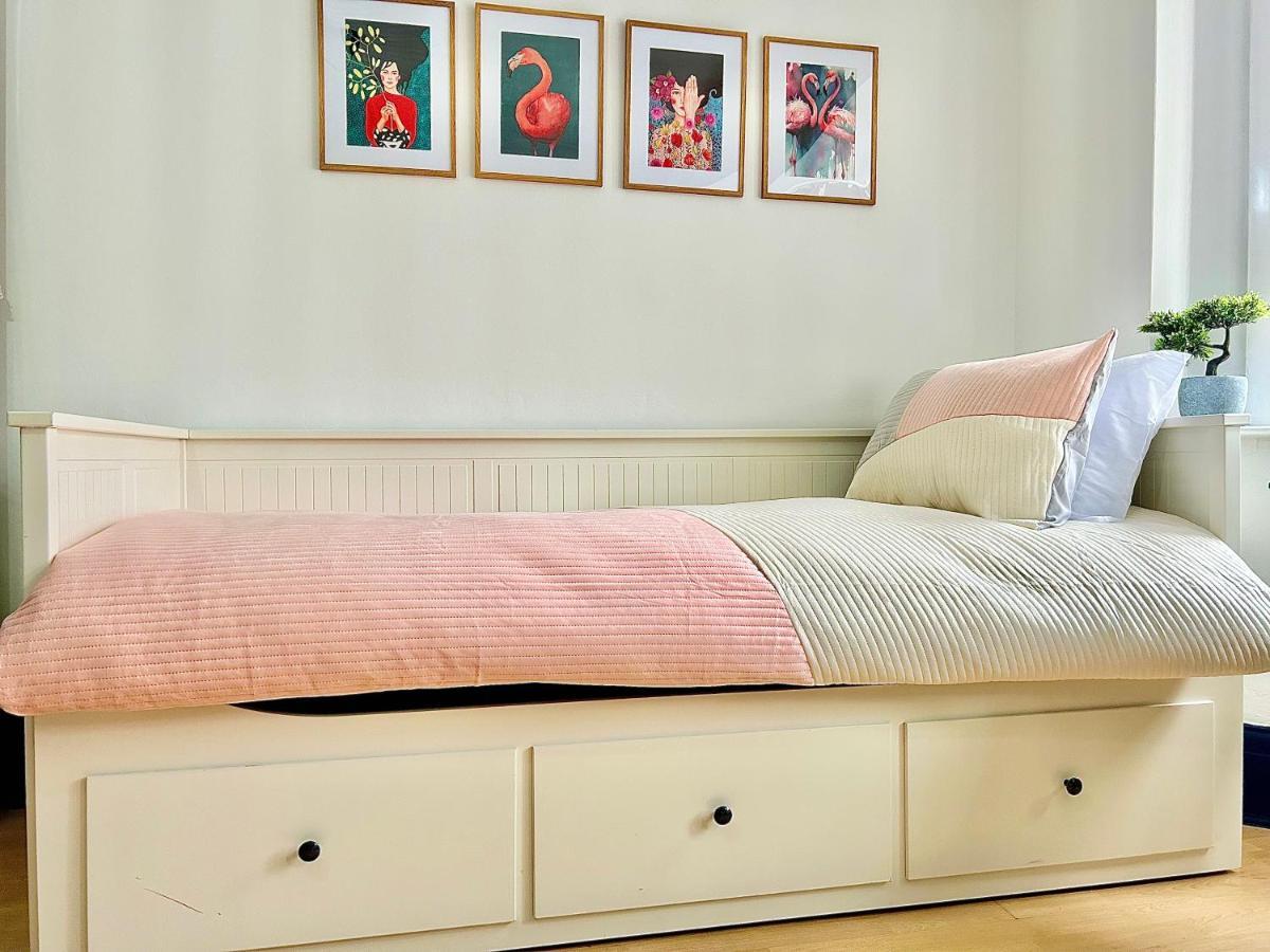 Rest Boutique Golders Green 런던 외부 사진