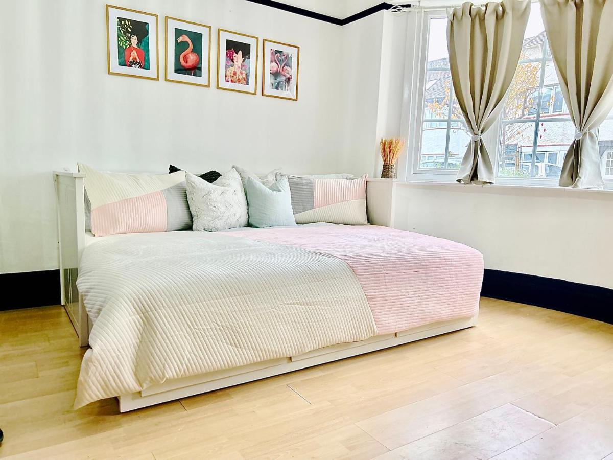 Rest Boutique Golders Green 런던 외부 사진