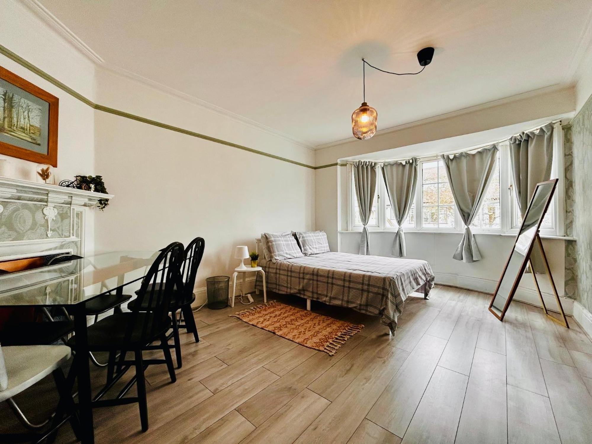 Rest Boutique Golders Green 런던 외부 사진