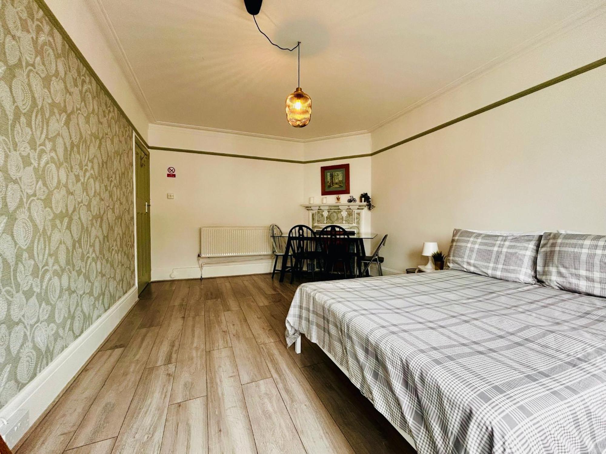 Rest Boutique Golders Green 런던 외부 사진
