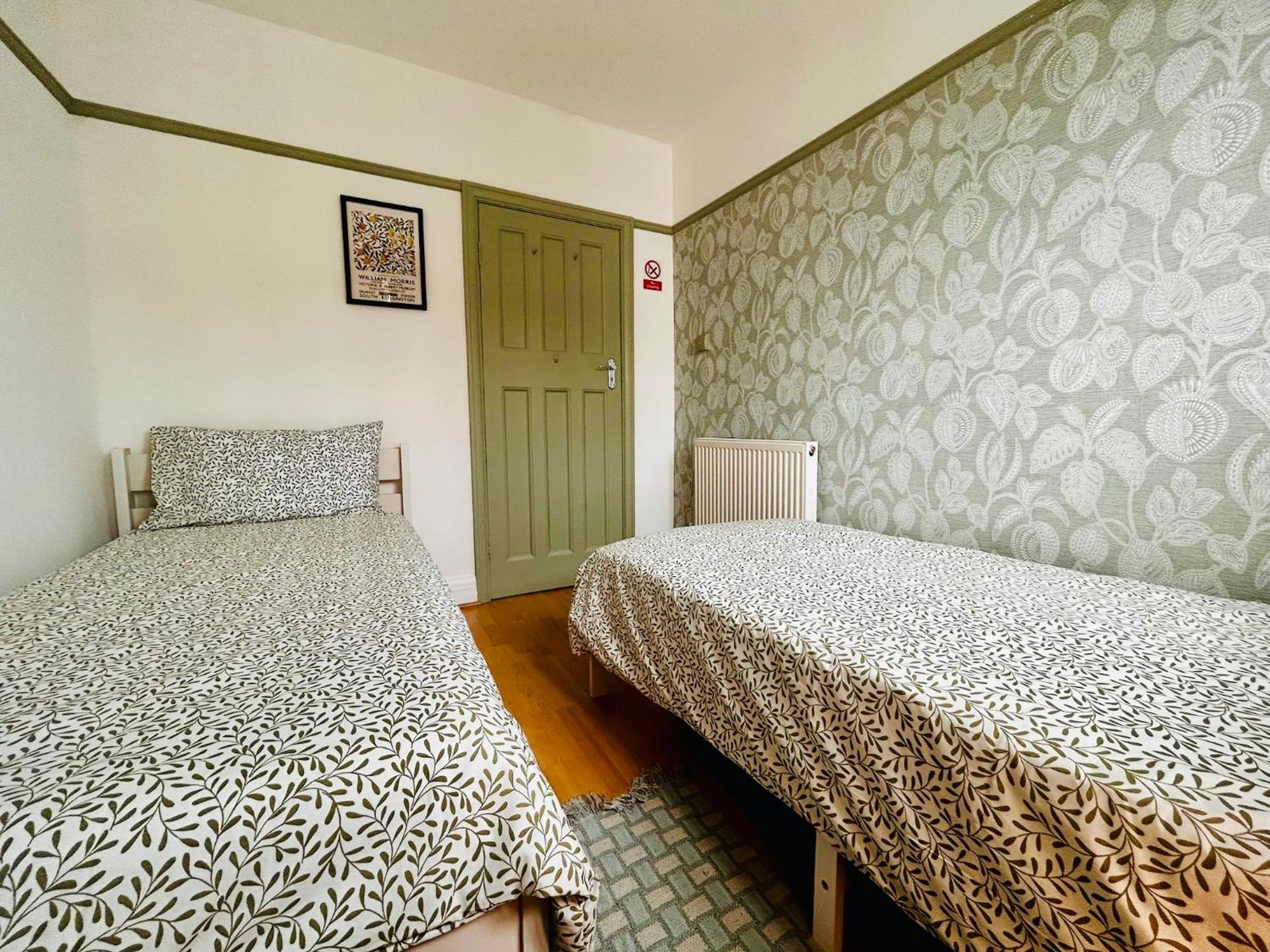 Rest Boutique Golders Green 런던 외부 사진
